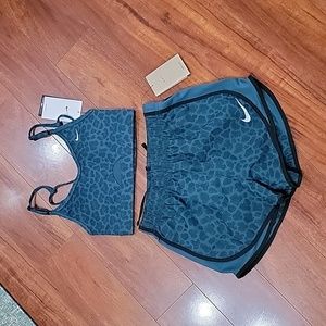 NWT Women's 2pc Nike set